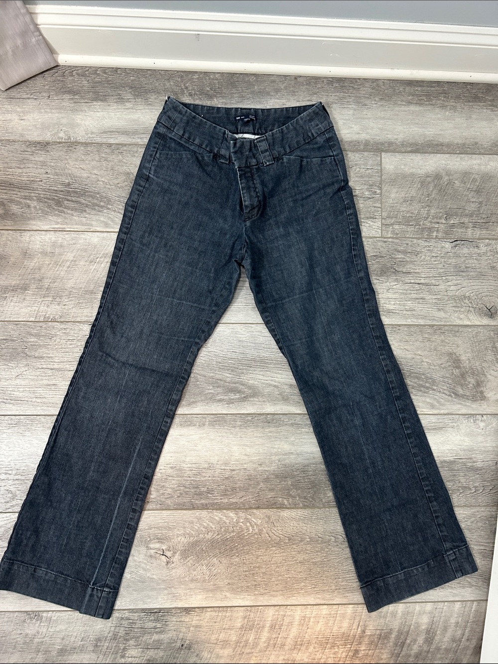 Gap Curvy Fit Flared Leg Size 6